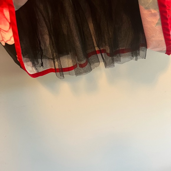 Le Chateau strapless summer dress with crinoline. Comes with a belt - Picture 4 of 4